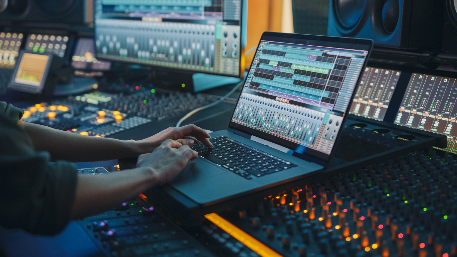 14 Best Music Production & Audio Engineering Schools – 2024