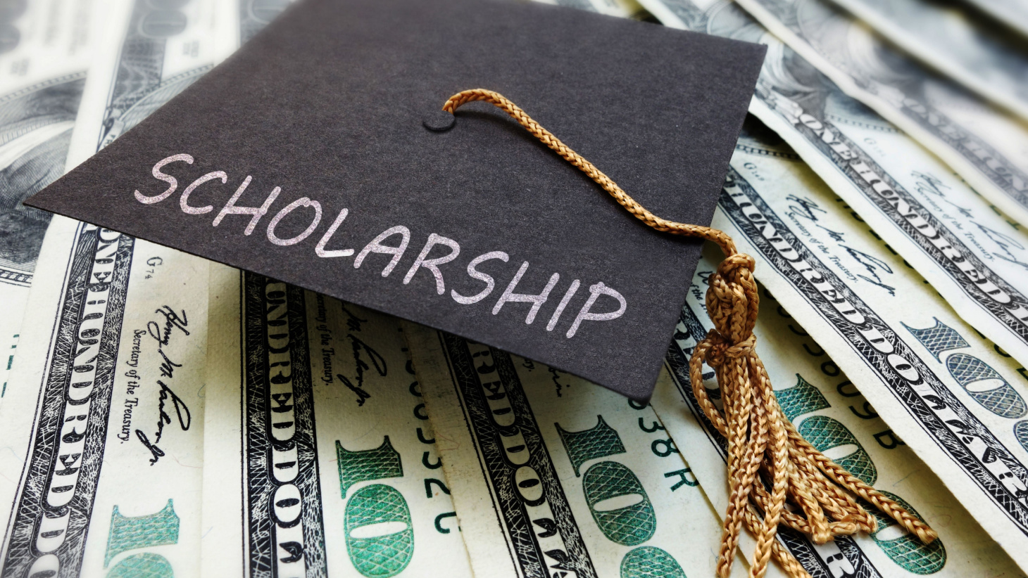 How to Write a Scholarship Essay (with Examples)